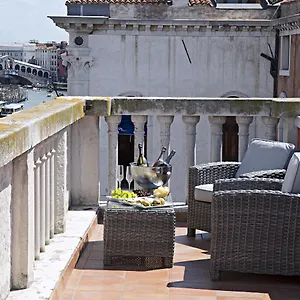nh-collection-venezia-palazzo-barocci.hotelinveneto.com/