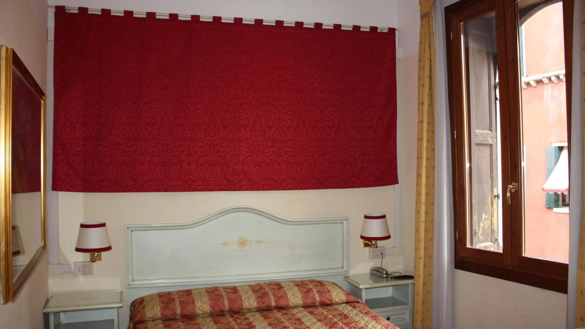 Ca' Pedrocchi Otel Venedik 3*,  İtalya